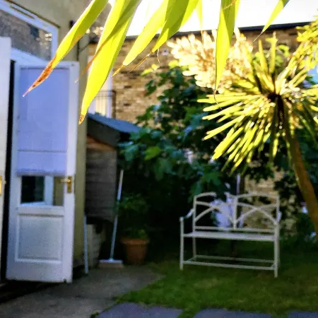 Kew Studios and Rooms