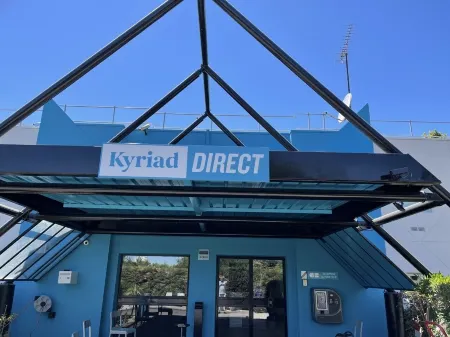 Kyriad Direct Martigues Отели в г. Сен-Митр-Ле-Рампар