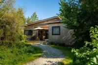 Waterlodge Ljurk in Nes Hotels in Grou