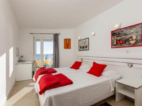 Comfy Beach Apartments with Its Own Balcony