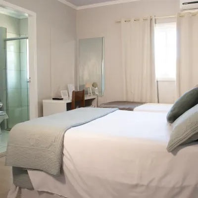 بوزادا بوستشيتي Hotels near سيرا بارك