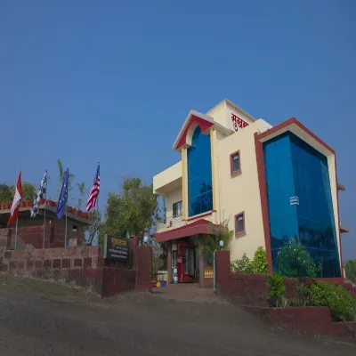 Sukhsagar Beach Resort on Beach !! Near Kunkeshwar Temple !! Sadedevi sada 주변 호텔