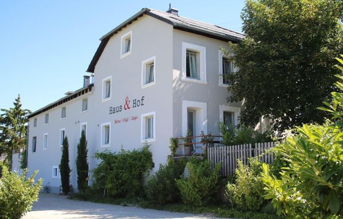 Haus & Hof Guest House