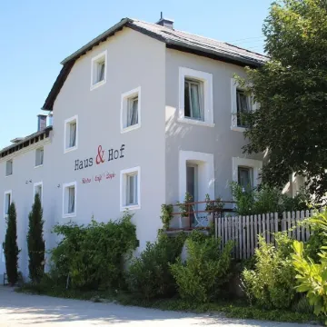 Haus & Hof Guest House