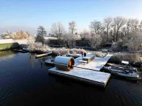 Waterlodge Reidhintsje Hotels in Grouw