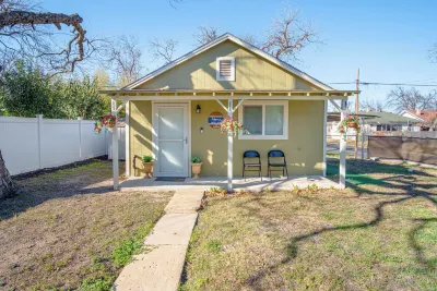 Stunning Cozy Downtown Guesthouse Hotels near H-E-B