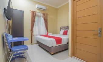 RedDoorz Plus Near Syamsudin Noor Airport 3
