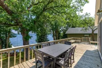 Beautiful Lake Sallie Views, Newly Updated Barbara Beach Lake Home