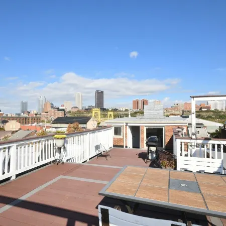 Breathtaking Spacious PGH Skyline Loft On Carson Street