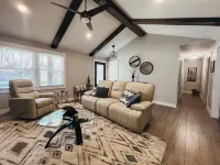 Renovated Ranch: 3BDRM 2BATH with King Bed, En-Suite, Sleeps 6, Hot Tub & more!