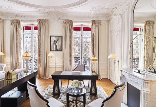 호텔 푸케 파리의 세련된 객실 인테리어