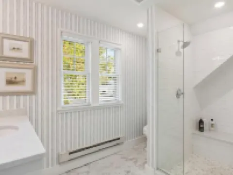 Downtown 2nd Floor Apartment with Dramatic Lake Views. Hotels in Petoskey