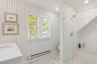 Downtown 2nd Floor Apartment with Dramatic Lake Views.