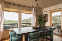 Charming Mtn Cabin Getaway - Hot Tub, Stunning Views, Fire Pit  & 4 Acres