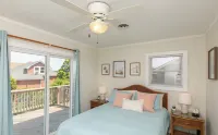 Surf Shack on DuneWay-EV Charger & steps to Beach! Hotels near Cape Hatteras Lighthouse