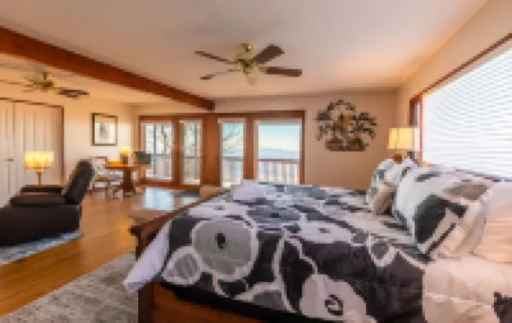 Spectacular Mountain Views and Hot Tub - Elegant Retreat