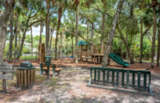 Poolside Studio with Nautical Decor - Charming Island Haven Hotel di Fripp Island