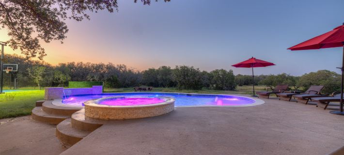 Oakridge Ranch: Pool + Hot-tub, Pickleball Court, Whiskey & Wine Room! Отели в г. Бланко