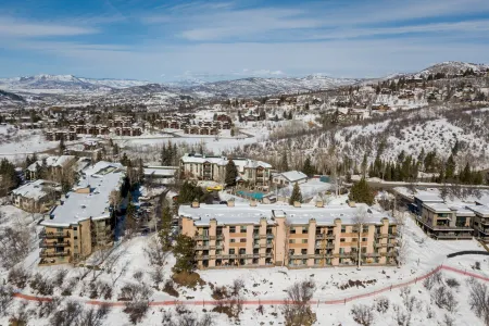 Pool, Hot Tub, Sauna, Fitness Center, Tennis Court - Gorgeous Ski Retreat Отели рядом с достопримечательностью «Steamboat Ski Resort»