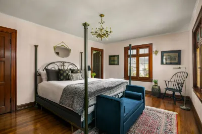 Panoramic Ocean Views and Entertainment Haven - Stunning Historic Retreat
