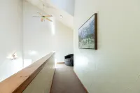 Heated Pool and Hot Tubs - Charming Mountain Retreat