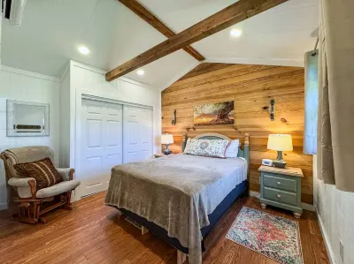Wagon Wheel Cottage Couples Getaway in the Country