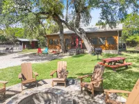 Spacious Oak Lodge with Shared Pool and Fireplace - Beautiful Tranquil Haven