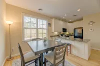 Spacious Living with Private Suites and Community Pool - Elegant Oasis Hotels in Richland County