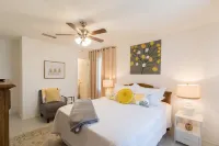 Large Screened Patio and Modern Kitchen - Beautiful Spacious Haven 羅克雷治住宿飯店