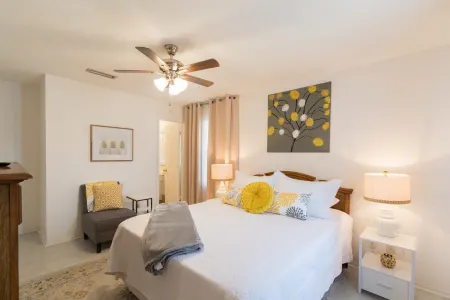 Large Screened Patio and Modern Kitchen - Beautiful Spacious Haven