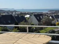 Quiet apartment with exceptional sea view on the heights of Erquy comfort + parking 埃爾基酒店