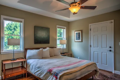 Mountain Views and Hot Tub - Tranquil Retreat with Gourmet Kitchen