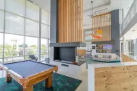 Stylish Studio with Pool and Hot Tub Access - Inviting Luxury Escape