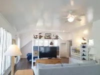 Soaking Tub and Steam Shower Retreat - Charming Studio Getaway