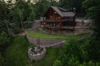 Stunning Mountain Views and Cozy Gas Fireplace - Exquisite Lodge Retreat