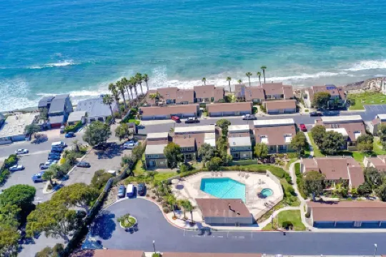 Private Beach Access and Resort Amenities - Spectacular Coastal Oasis