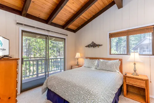 Private Hot Tub and Cozy Gas Fireplace - Charming Cabin Retreat