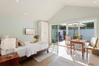 Bright and Cozy Studio Cottage with Enclosed Patio - Charming Retreat