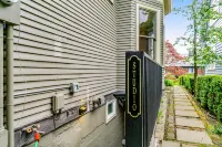 Modern Queen Anne studio - full kitchen - one block to Kerry Park, near downtown William Traver Gallery 주변 호텔