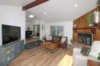 Elegant Country Living with Outdoor Oasis - Spacious and Allergy-Friendly