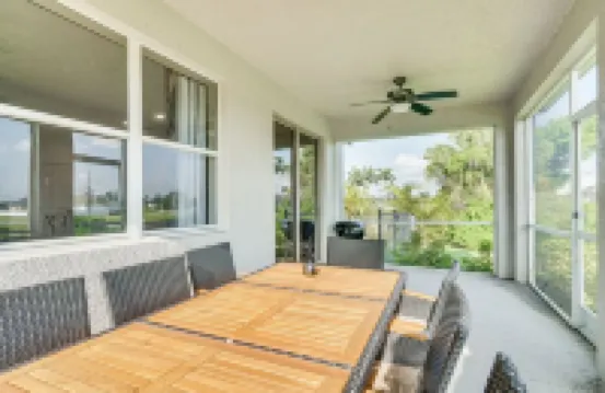 Sunroom and Serene Canal View - Bright Spacious Retreat