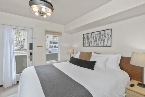 Saltwater Pool and River View - Stunning Luxury Retreat