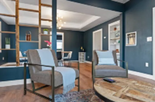 Stylish Escape with Hot Tub and Cozy Living Space - Inviting Retreat