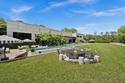 2.5-Acre Modern Industrial Estate w/ Cinema, Gym, Pool, Pickle Ball, Hot Tub Hotels near Shoppes of Pebblebrooke