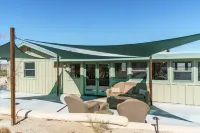 Cozy Secluded Retreat - Views, Sunroom, Spacious Patio, BBQ Hotels in Twentynine Palms