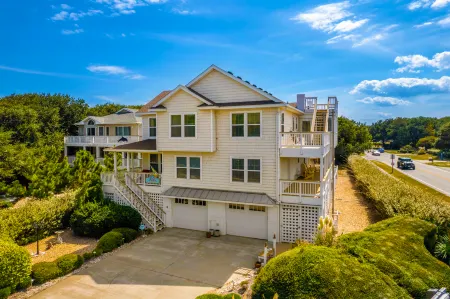 Stunning Waterfront Escape with Private Pool - Luxurious Soundside Oasis Отели рядом с достопримечательностью «Life is Good»