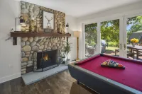 Dock Slip and Cozy Hot Tub with Scenic Views - Stunning Escape