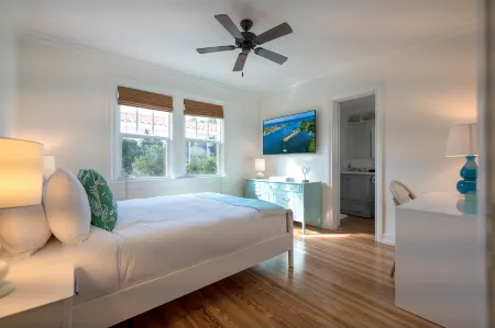 The Pink Orchid Beach House + Stunning Pool!