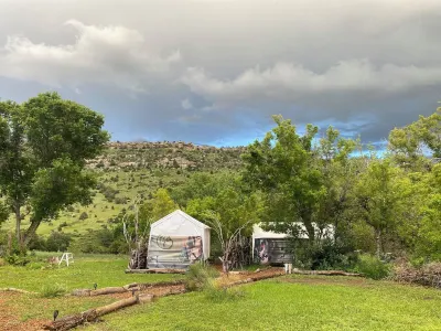 Red Rocks Glamping: Meeting nature & extravaganza