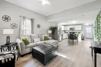 Hollywood of the south 3bed 2bath, Short walk to the square